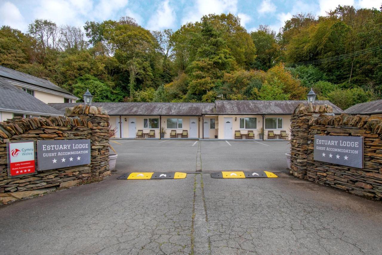 Estuary Lodge Motel B&B 탈사나 외부 사진